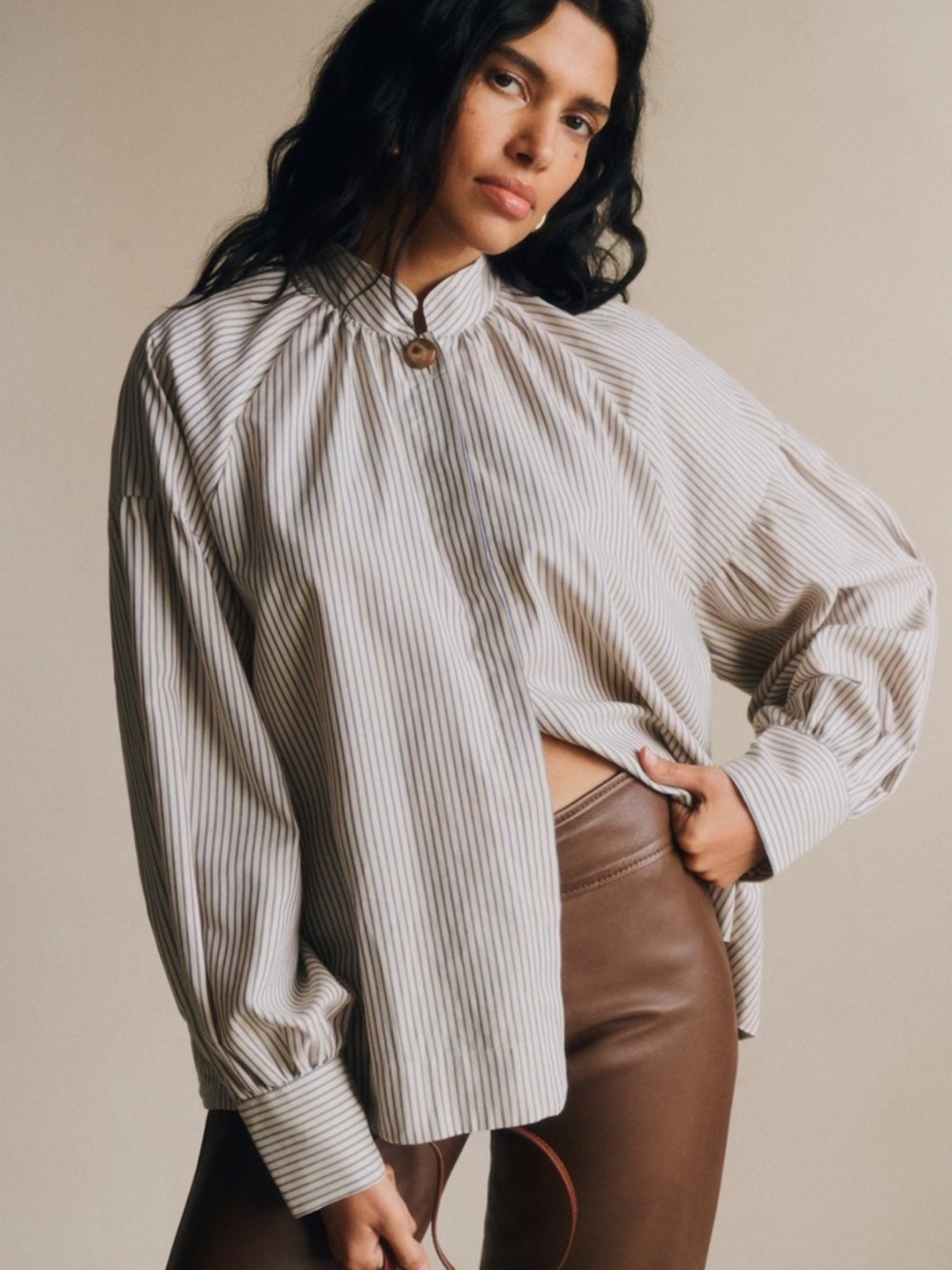 NWT sezane analyne shirt size US 4/FR 36/UK8 blue oxford stripes on beige